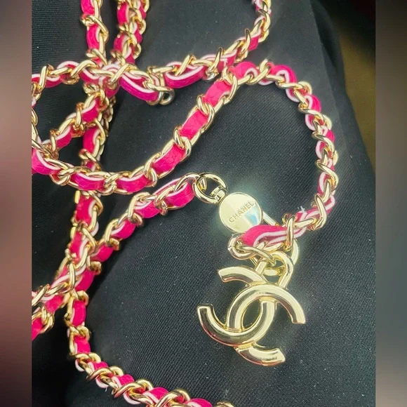 💕Chanel bright pink Mini Quilted Bag with Gold Chain - Picture 5 of 10